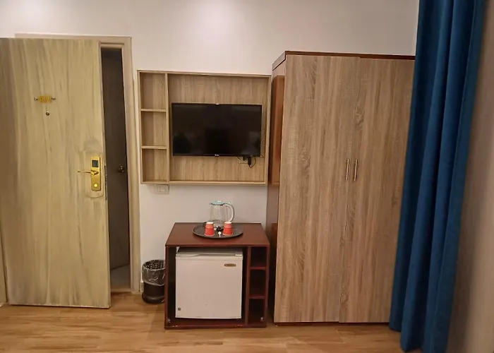 Golden Carven Hotel