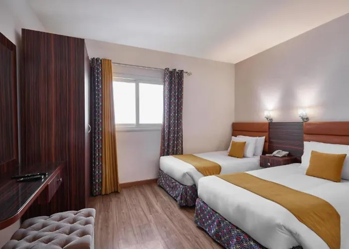 Golden Carven Hotel