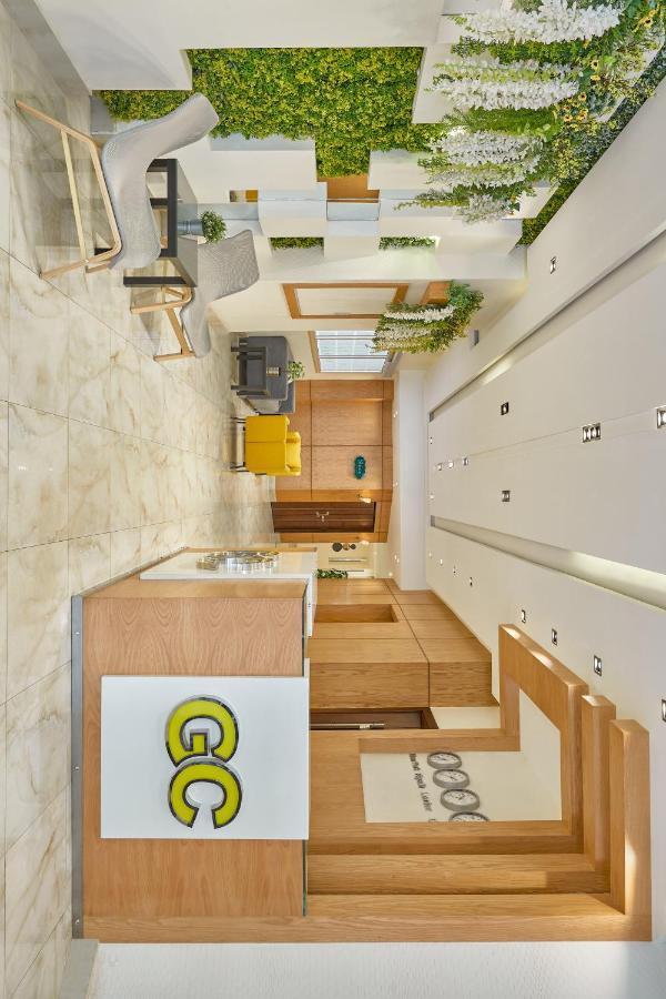Golden Carven Hotel